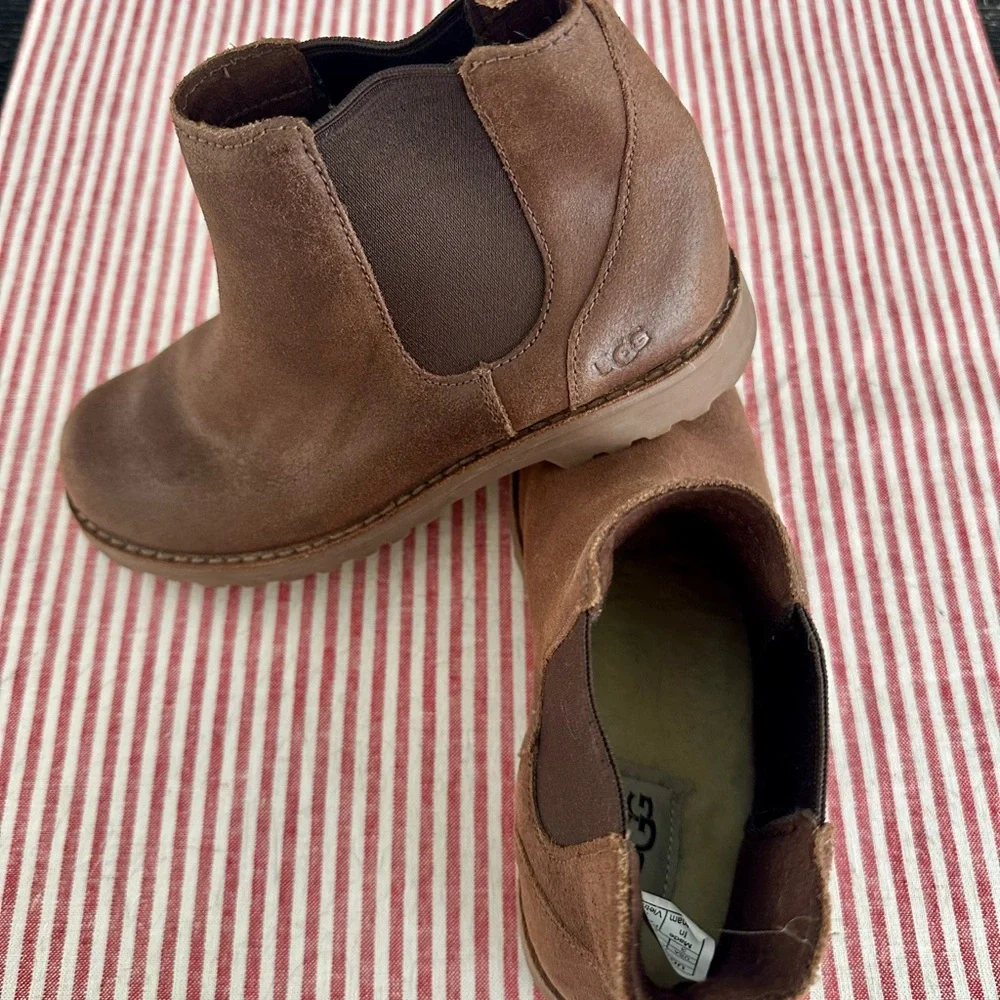 UGG Kids Brown Ankle Boots, Child size 3 - Picture 1 of 4